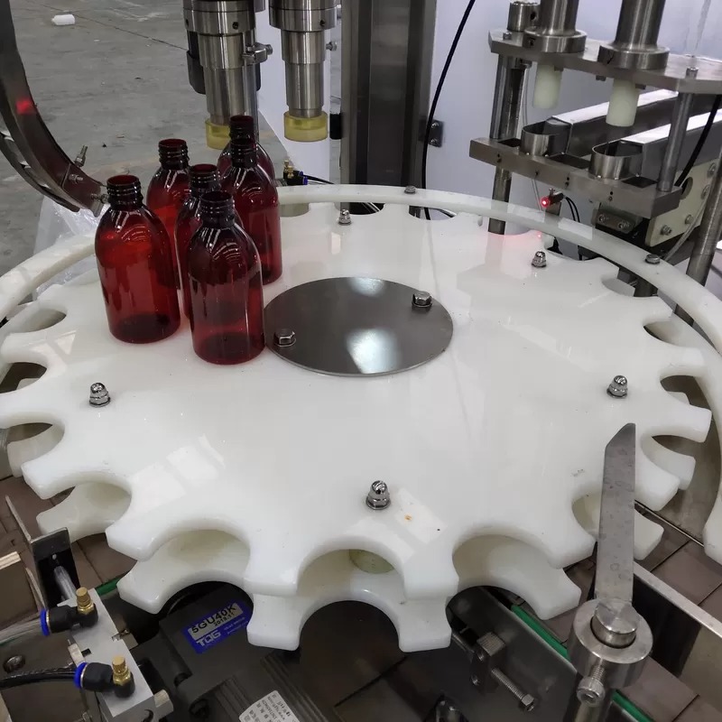 सीमेंस पीएलसी नियंत्रण तेल की बोतल भरने की मशीन